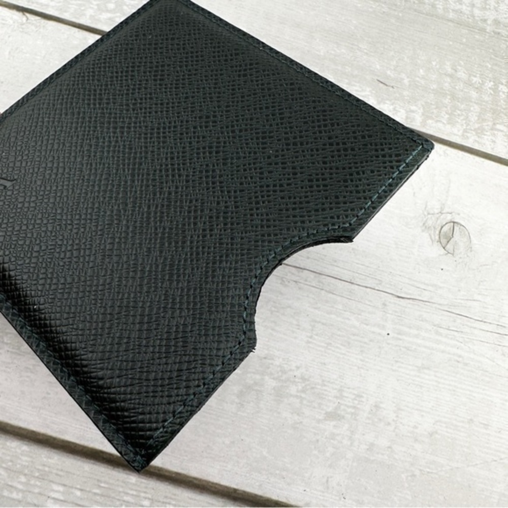 Excellent condition Authentic Louis Vuitton Taiga Leather Wallet. Green. - Picture 13 of 16
